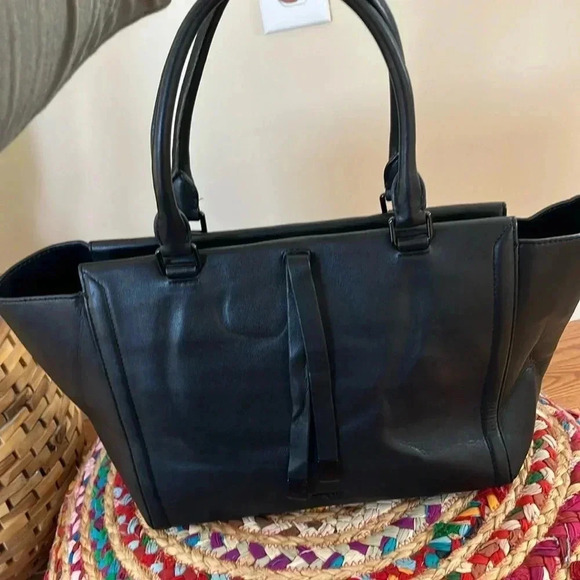 DKNY Tara Leather Tote Bag in Black - Picture 3 of 13